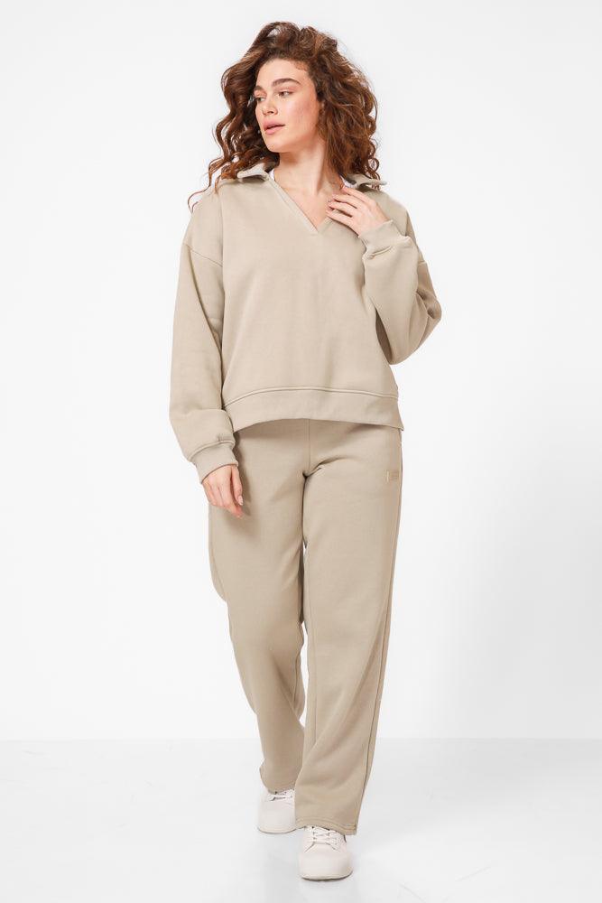 KENNETH COLE - סווטשירט פולו עם צווארון וי בצבע בז' - MASHBIR//365