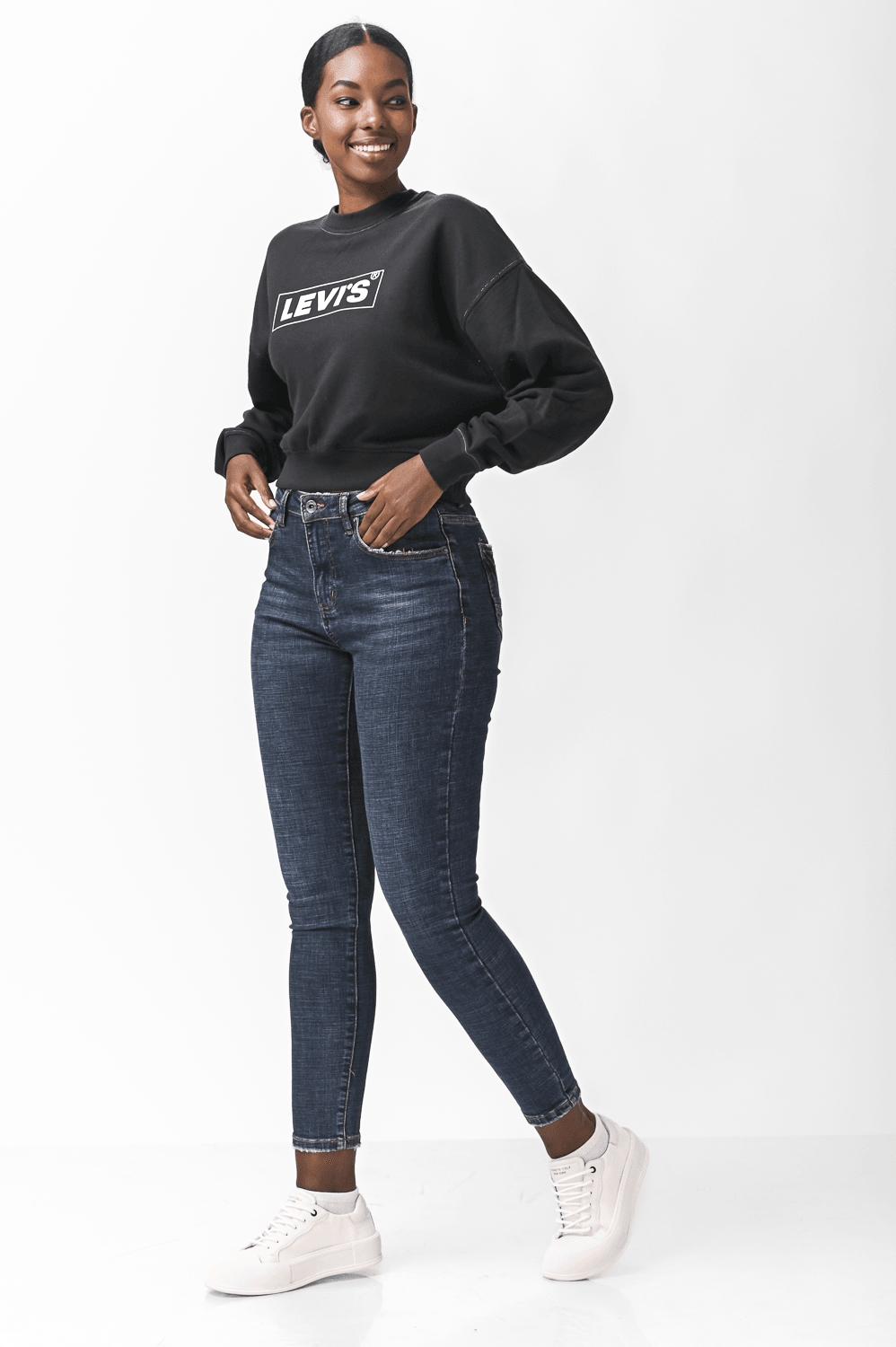 LEVI'S - סווטשירט GRAPHIC LAUNDRY DAY CREWNECK שחור - MASHBIR//365