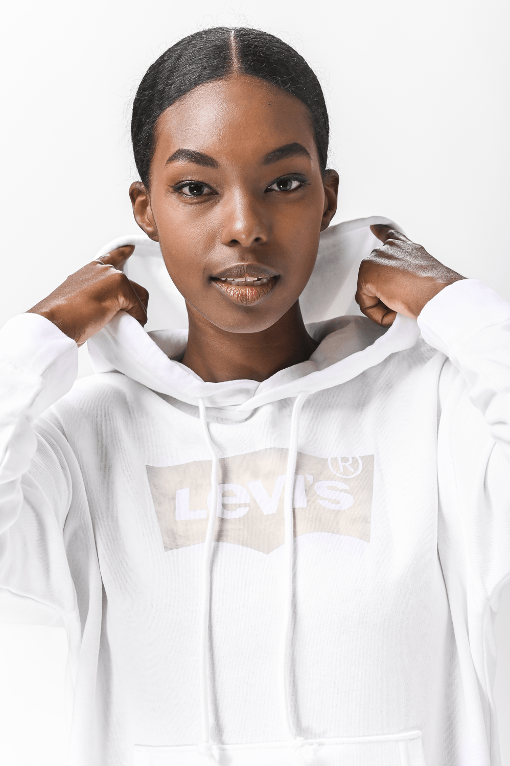 LEVI'S - סווטשירט GRAPHIC STANDARD צבע לבן - MASHBIR//365