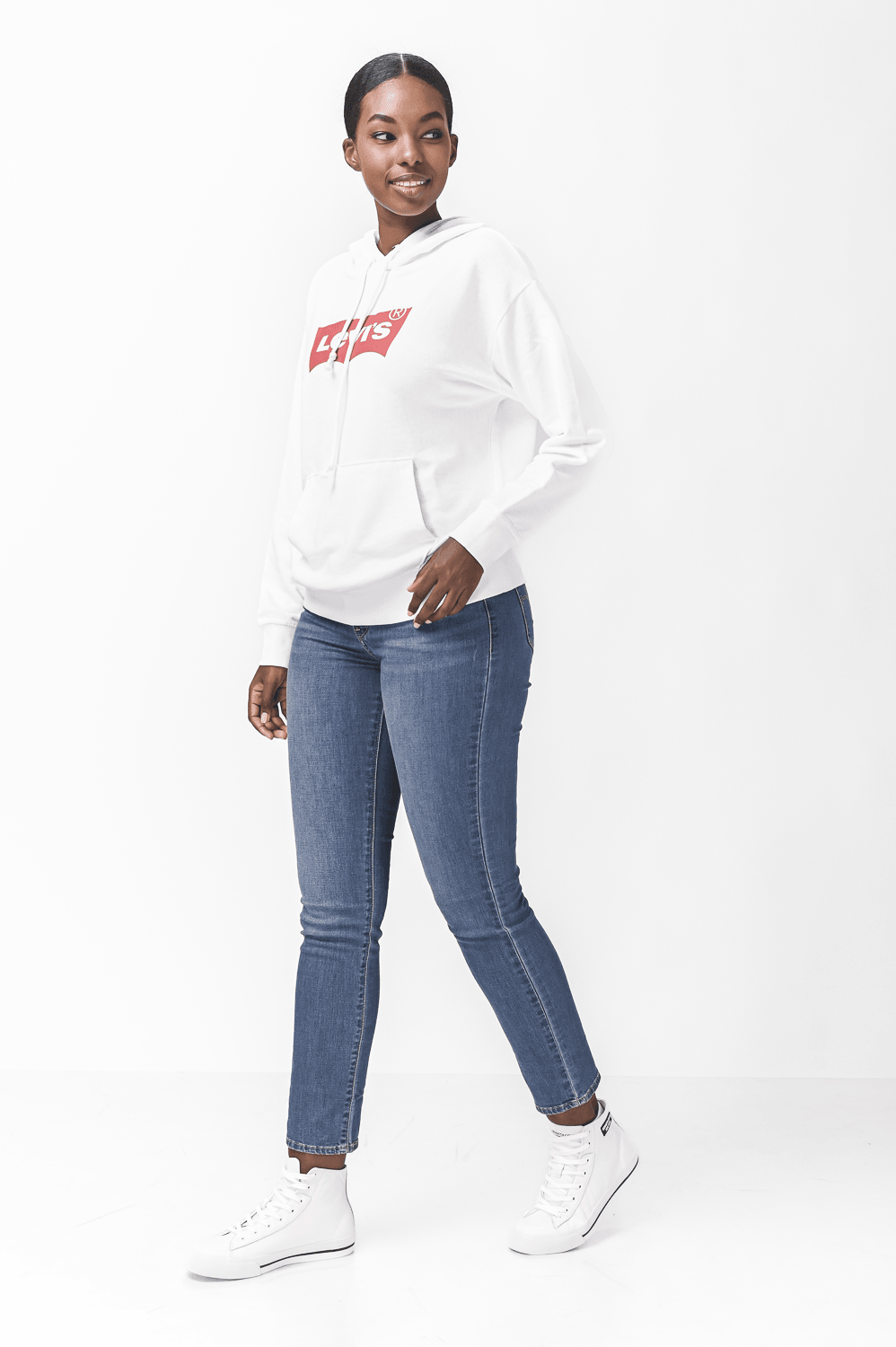 LEVI'S - סווטשירט GRAPHIC STANDARD צבע לבן - MASHBIR//365