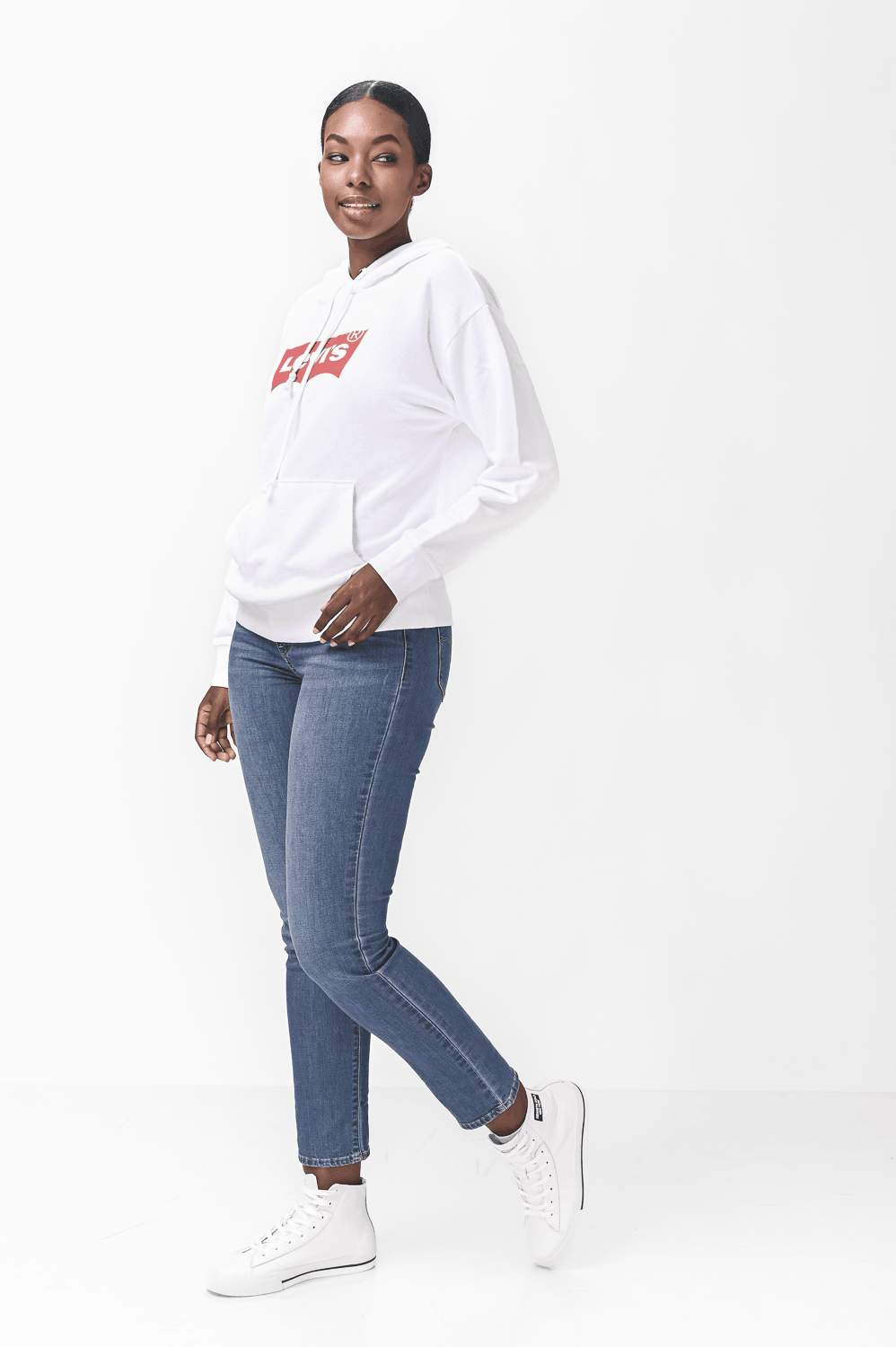 LEVI'S - סווטשירט GRAPHIC STANDARD צבע לבן - MASHBIR//365