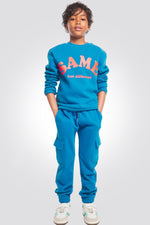 OKAIDI - סווטשירט ילדים בצבע טורקיז הדפס כתום - MASHBIR//365