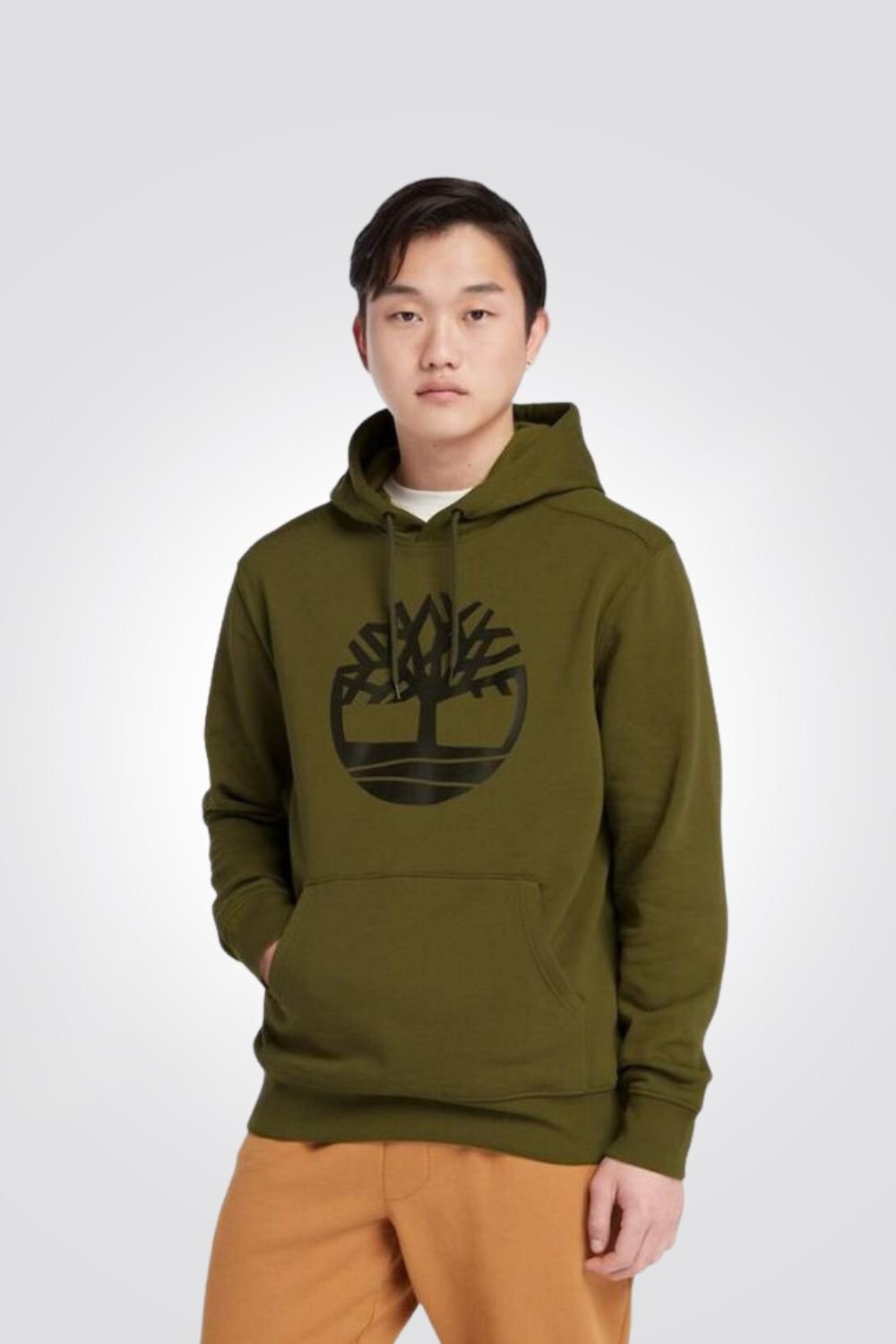 TIMBERLAND - סווטשירט ירוק זית עם כובע קפוצ’ון והדפס לוגו עץ - MASHBIR//365