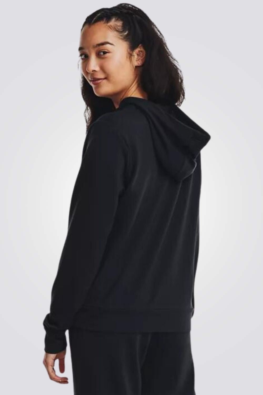 UNDER ARMOUR - סווטשירט קפוצ'ון לנשים בצבע שחור - MASHBIR//365