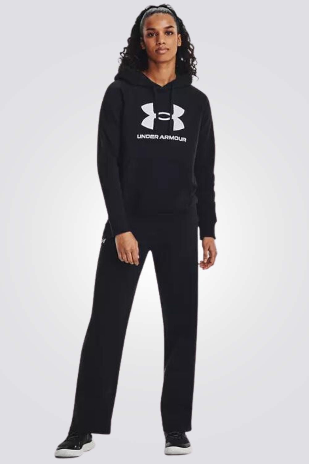 UNDER ARMOUR - סווטשירט קפוצ'ון לנשים בצבע שחור - MASHBIR//365