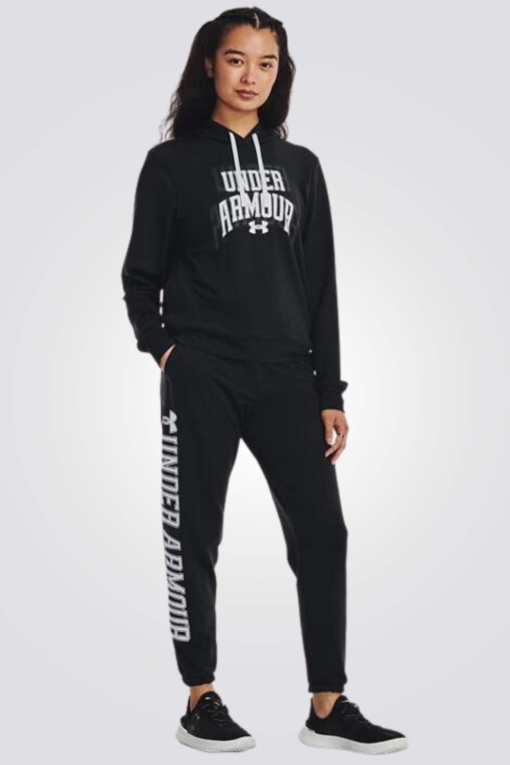 UNDER ARMOUR - סווטשירט קפוצ'ון לנשים בצבע שחור - MASHBIR//365