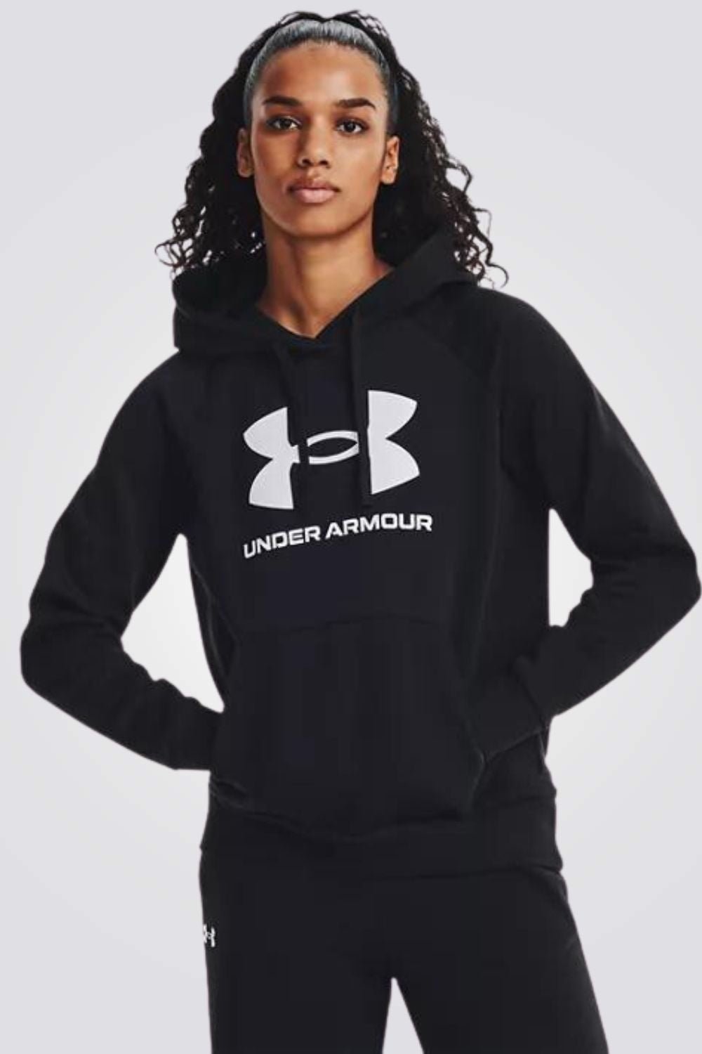 UNDER ARMOUR - סווטשירט קפוצ'ון לנשים בצבע שחור - MASHBIR//365