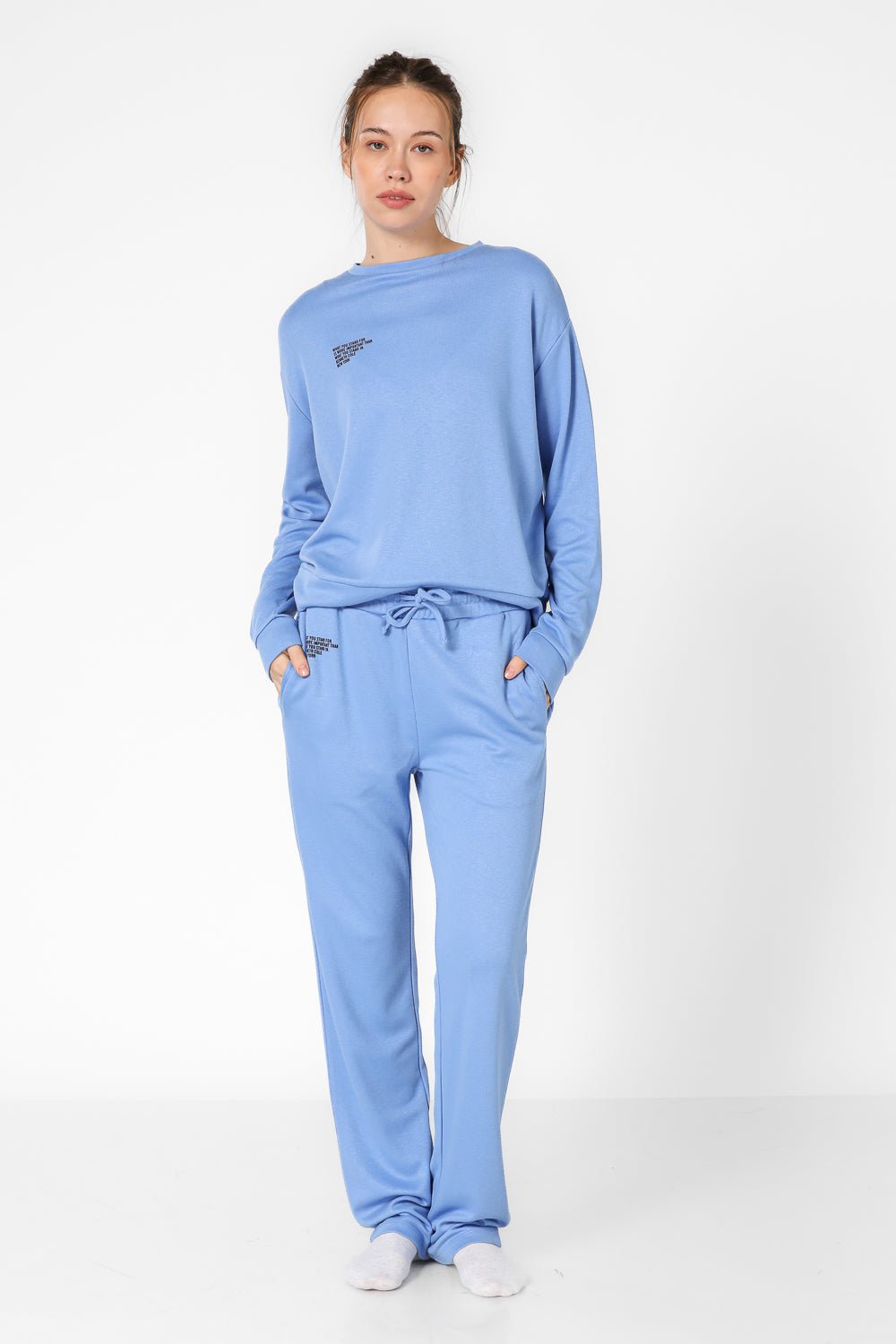 KENNETH COLE - סווטשירט לאונג' עם כיתוב לוגו בצבע תכלת - MASHBIR//365