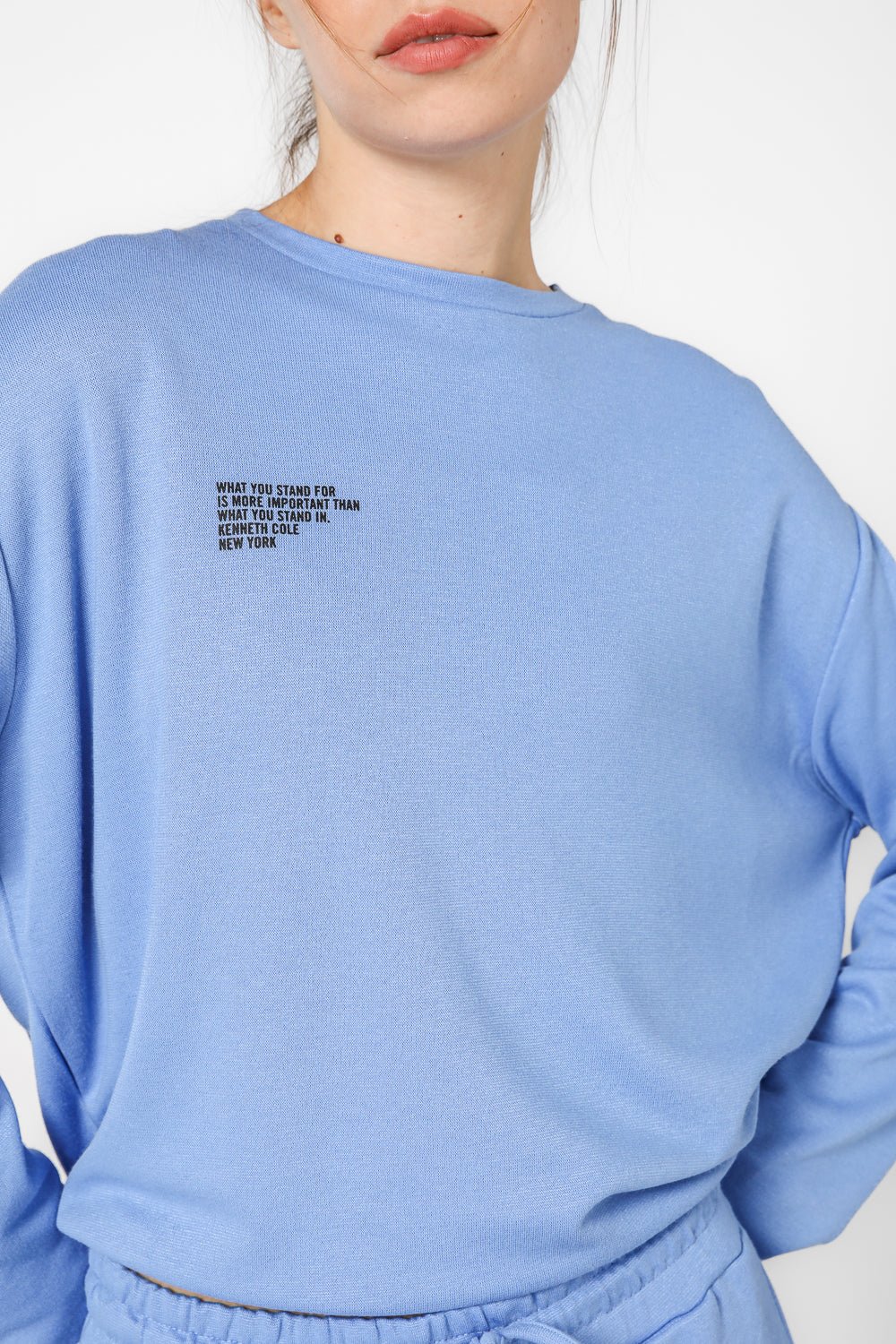 KENNETH COLE - סווטשירט לאונג' עם כיתוב לוגו בצבע תכלת - MASHBIR//365