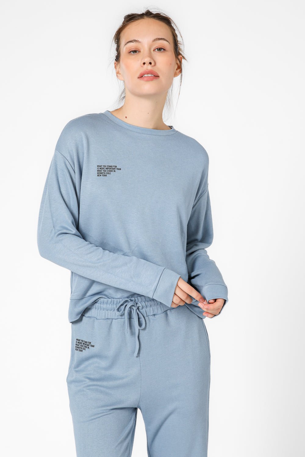 KENNETH COLE - סווטשירט לאונג' עם כיתוב לוגו בצבע כחול - MASHBIR//365