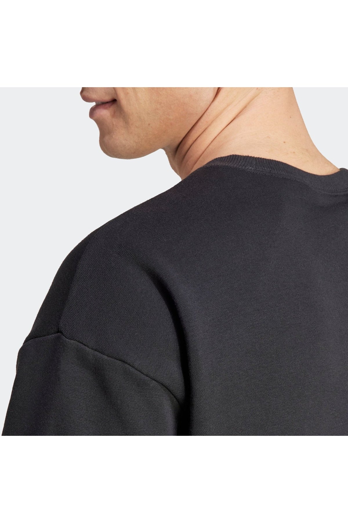 ADIDAS - סווטשירט לגברים ALL SZN בצבע שחור - MASHBIR//365