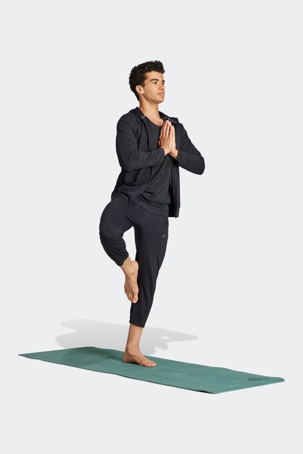 ADIDAS - סווטשירט לגברים OGA BASE בצבע שחור - MASHBIR//365