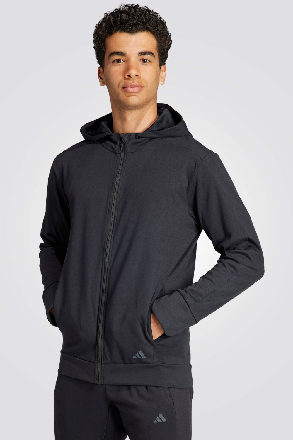 ADIDAS - סווטשירט לגברים OGA BASE בצבע שחור - MASHBIR//365