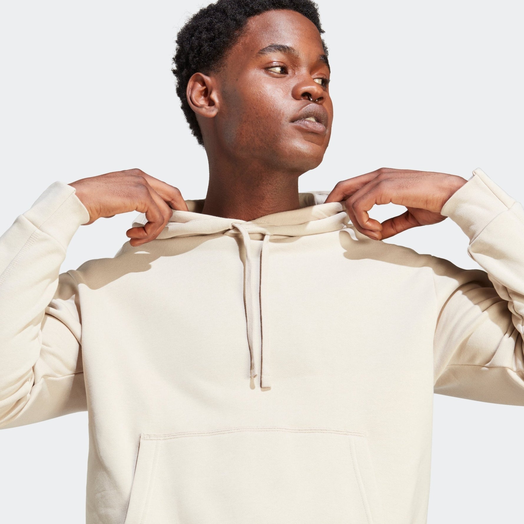 ADIDAS - סווטשירט לגברים WONBEI בצבע בז' - MASHBIR//365