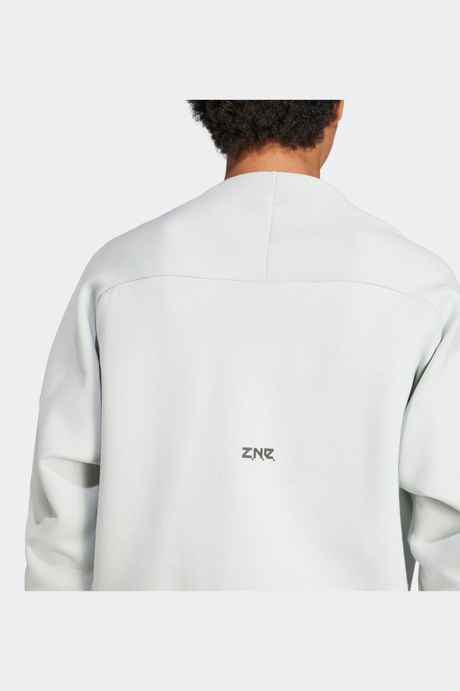 ADIDAS - סווטשירט לגברים Z.N.E. PREMIUM בצבע אפור בהיר - MASHBIR//365