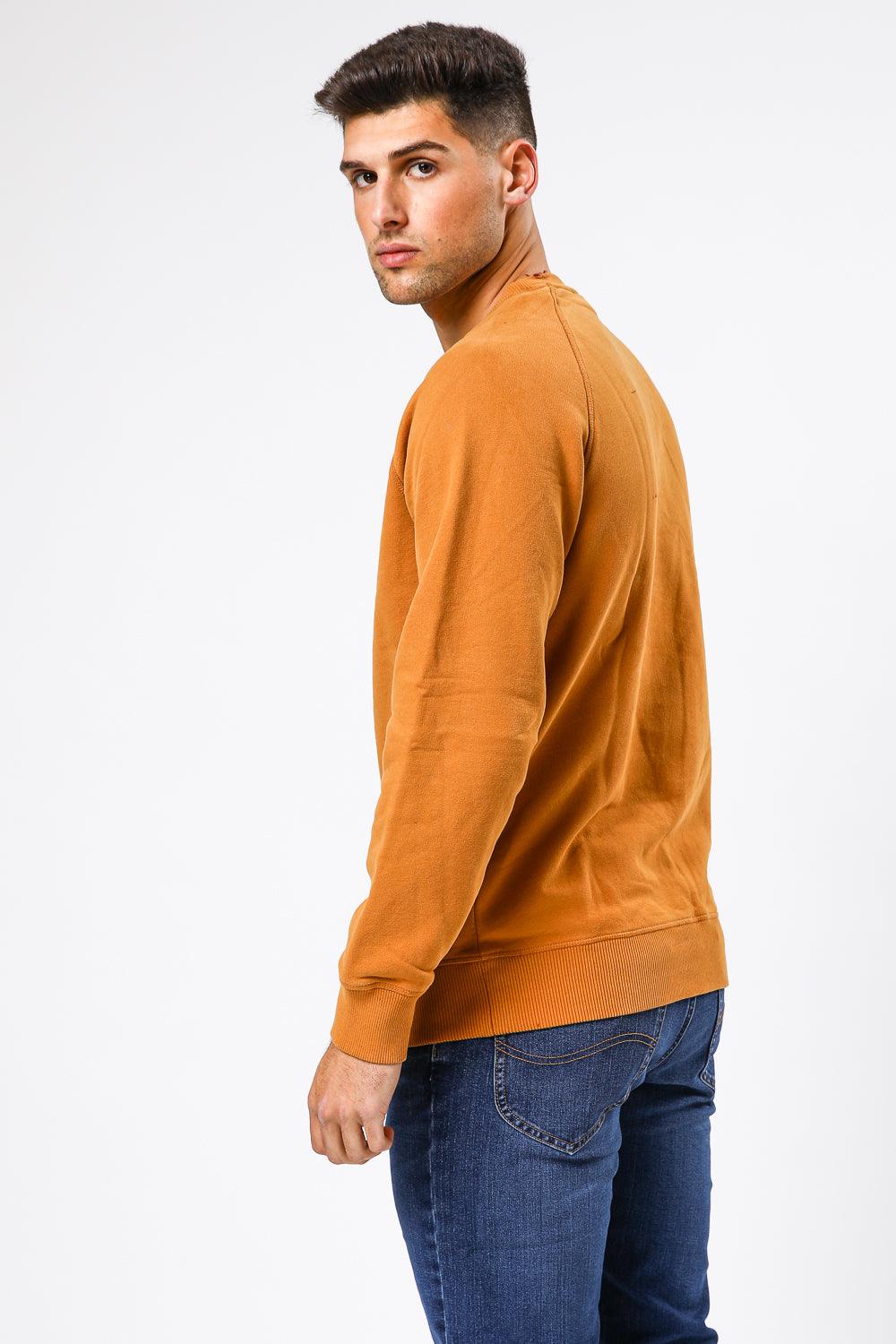 TIMBERLAND - סווטשירט חלק עם רקמת לוגו צבע חרדל - MASHBIR//365