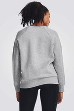 UNDER ARMOUR - סווטשירט לנשים בצבע אפור - MASHBIR//365