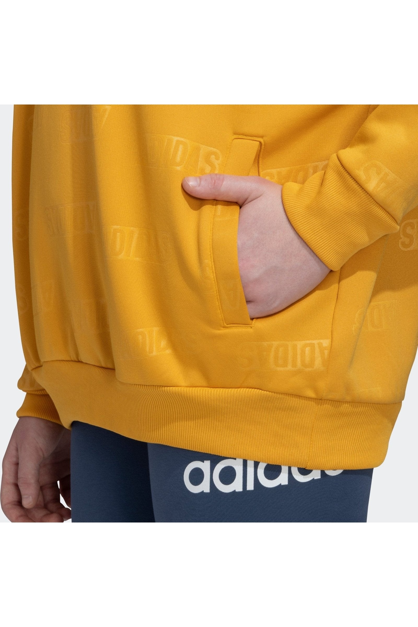 ADIDAS - סווטשירט לנשים EMBOSSED MONOGRAM בצבע צהוב - MASHBIR//365