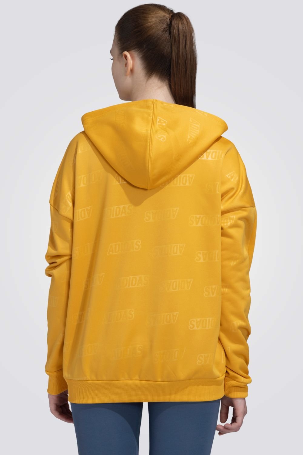 ADIDAS - סווטשירט לנשים EMBOSSED MONOGRAM בצבע צהוב - MASHBIR//365