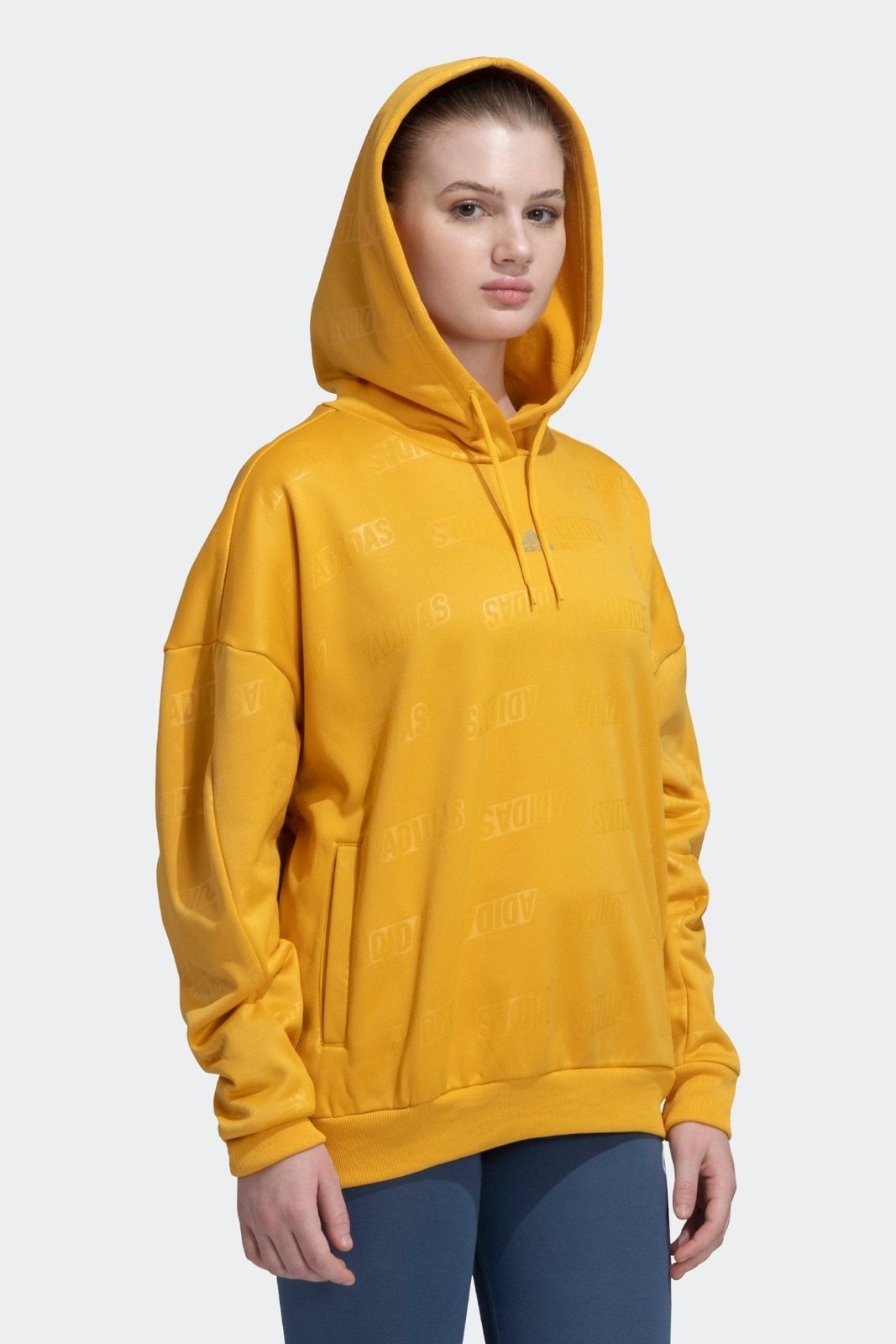 ADIDAS - סווטשירט לנשים EMBOSSED MONOGRAM בצבע צהוב - MASHBIR//365