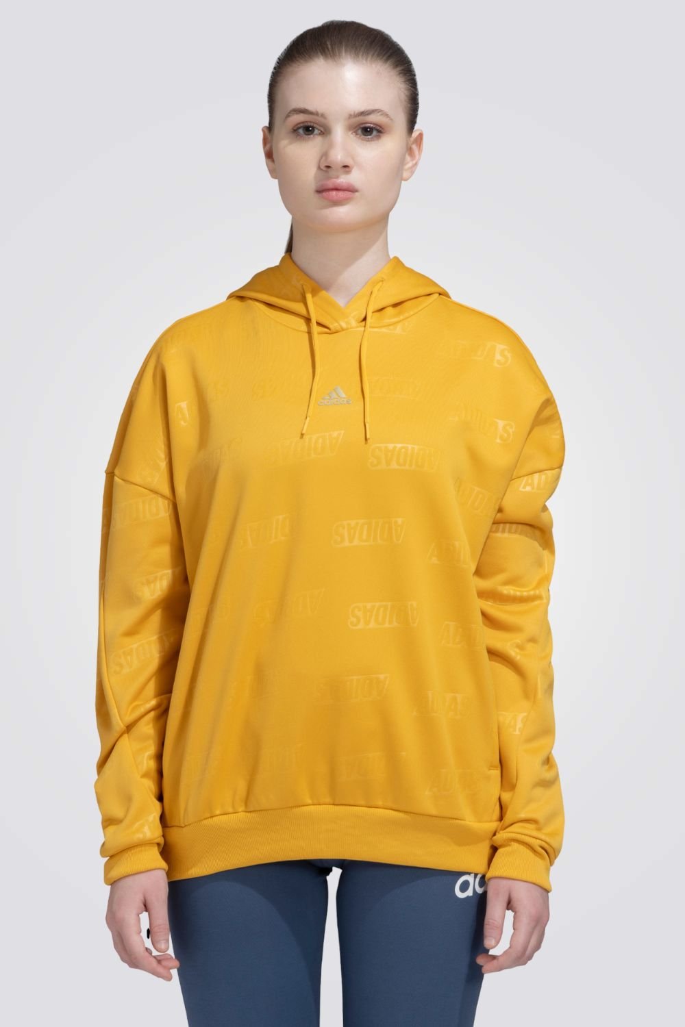 ADIDAS - סווטשירט לנשים EMBOSSED MONOGRAM בצבע צהוב - MASHBIR//365