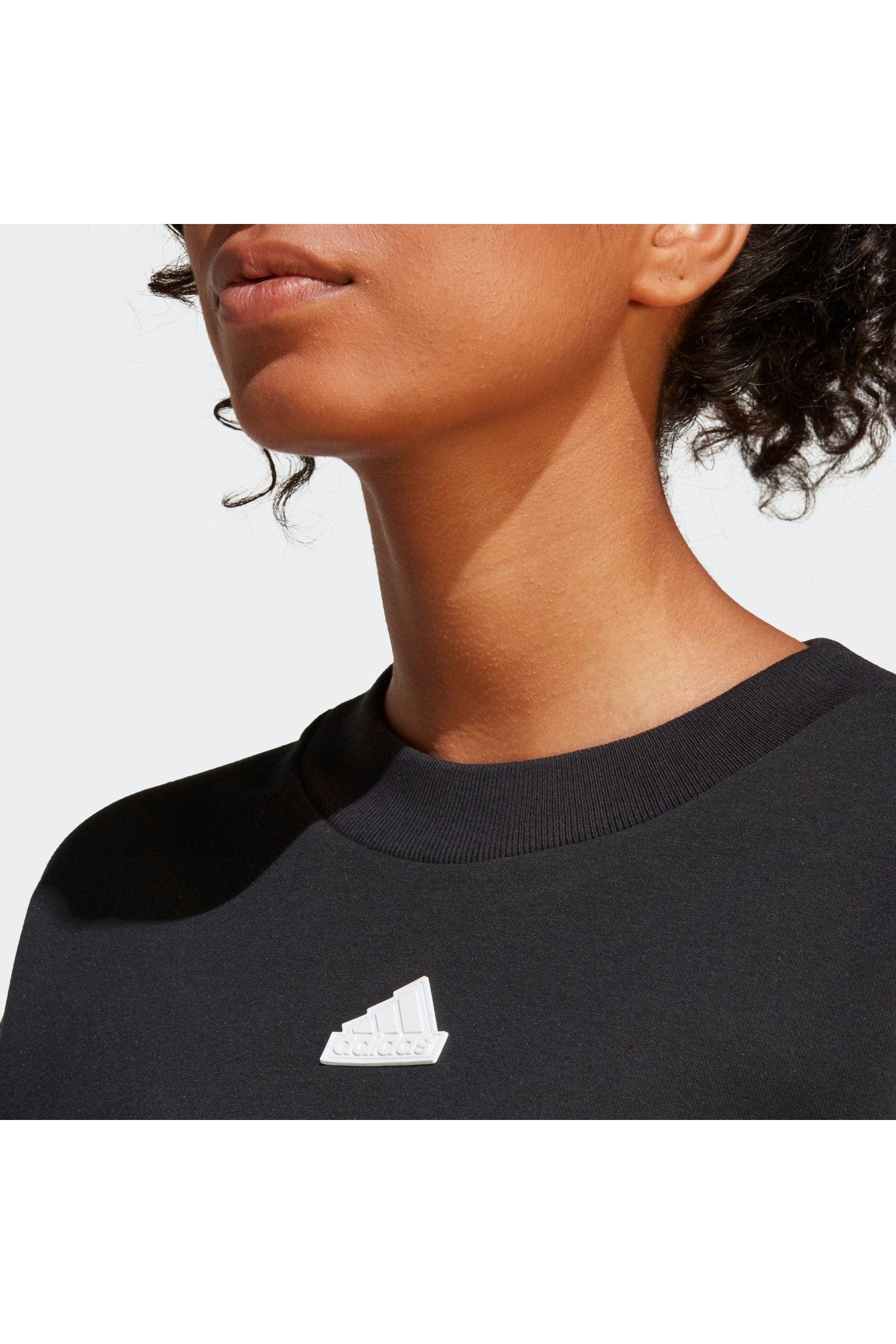 ADIDAS - סווטשירט לנשים W FI 3S בצבע שחור - MASHBIR//365