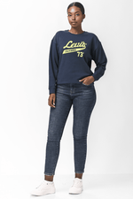 LEVI'S - סווטשירט לוגו בצבע נייבי עם כיתוב ירוק - MASHBIR//365