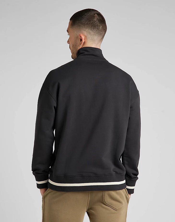 LEE - סווטשירט עם צווארון גבוה בצבע שחור - MASHBIR//365