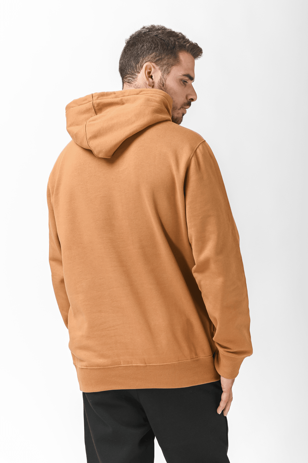 TIMBERLAND - סווטשירט חרדל עם כובע קפוצ’ון והדפס לוגו עץ - MASHBIR//365