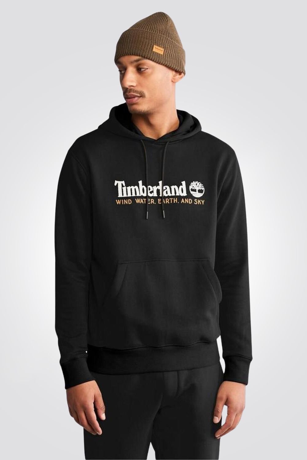 TIMBERLAND - סווטשירט שחור עם כובע קפוצ’ון והדפס לוגו עץ - MASHBIR//365