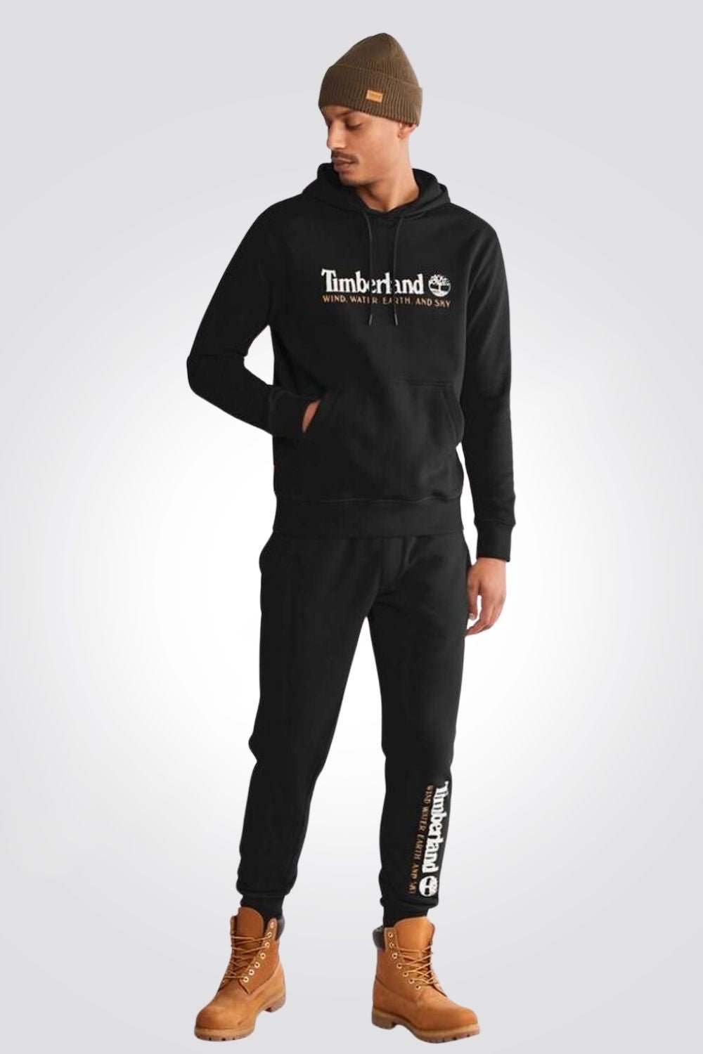 TIMBERLAND - סווטשירט שחור עם כובע קפוצ’ון והדפס לוגו עץ - MASHBIR//365