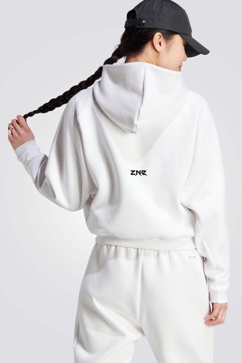 ADIDAS - סווטשרט לנשים Z.N.E FULL בצבע לבן - MASHBIR//365