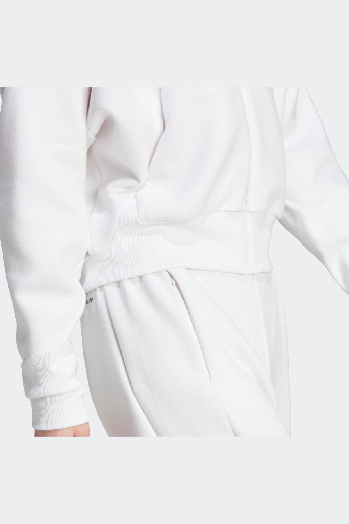 ADIDAS - סווטשרט לנשים Z.N.E FULL בצבע לבן - MASHBIR//365