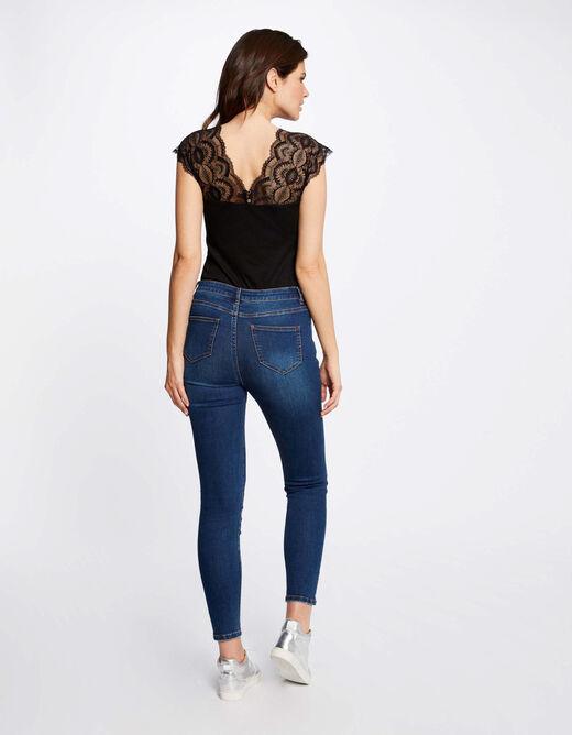 חולצת טריקו שחורה עם שרוולי תחרה - MASHBIR//365