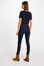 טישירט צווארון V בצבע נייבי - MASHBIR//365