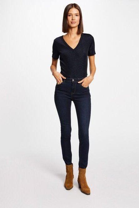 טישירט צווארון V בצבע נייבי - MASHBIR//365