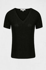 טישירט צווארון V בצבע שחור - MASHBIR//365
