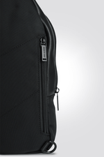 KENNETH COLE - תיק אלכסוני לגבר בצבע שחור - MASHBIR//365