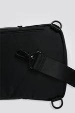 KENNETH COLE - תיק אלכסוני לגבר בצבע שחור - MASHBIR//365