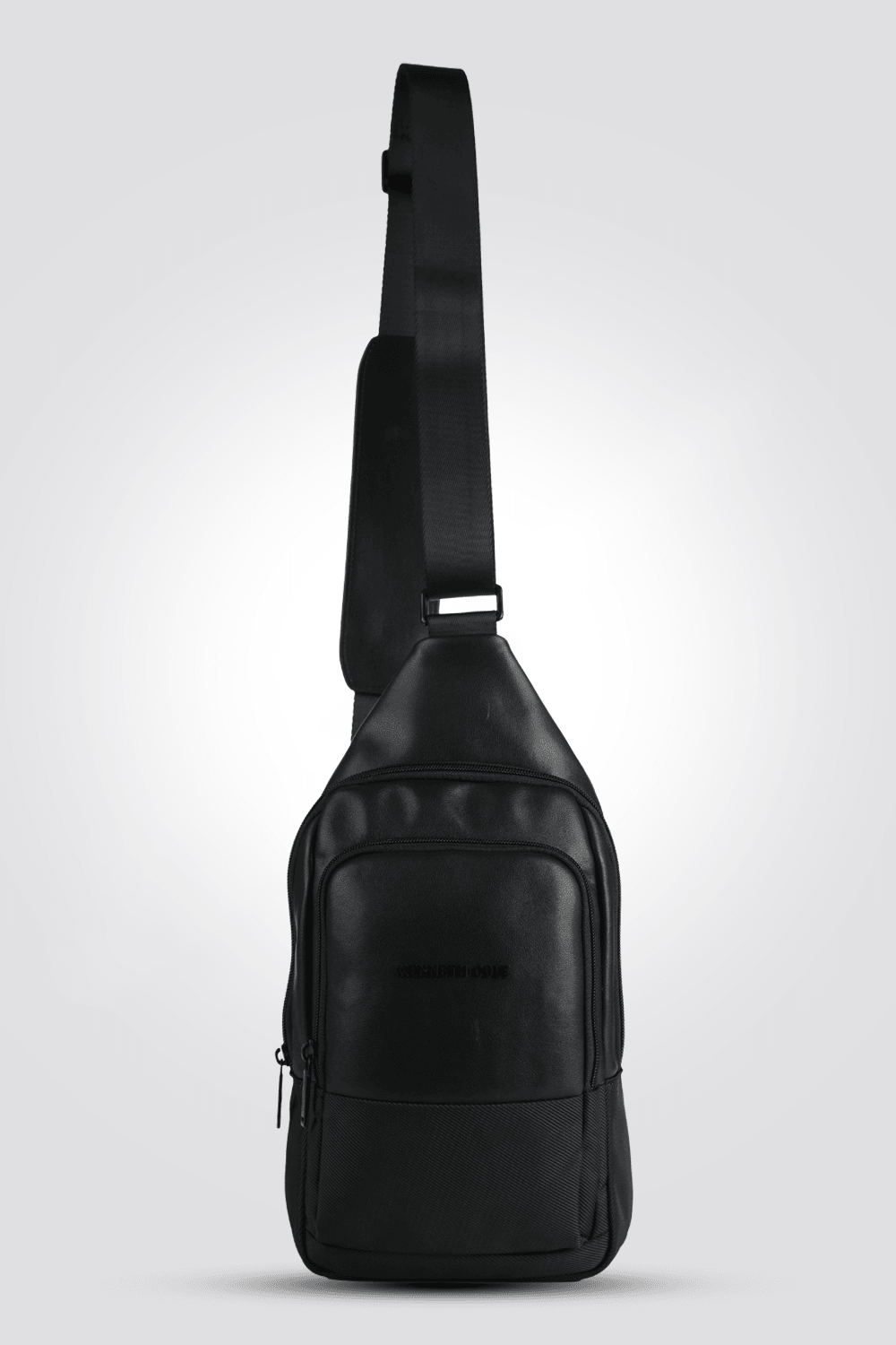 KENNETH COLE - תיק אלכסוני לגבר בצבע שחור - MASHBIR//365