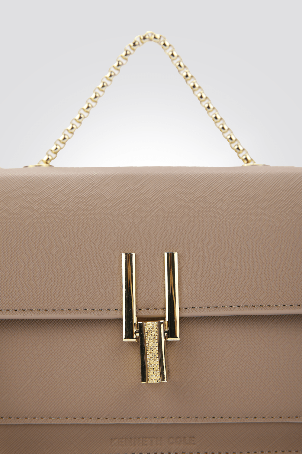 KENNETH COLE - תיק צד CROSSBODY דמוי עור בצבע ניוד - MASHBIR//365