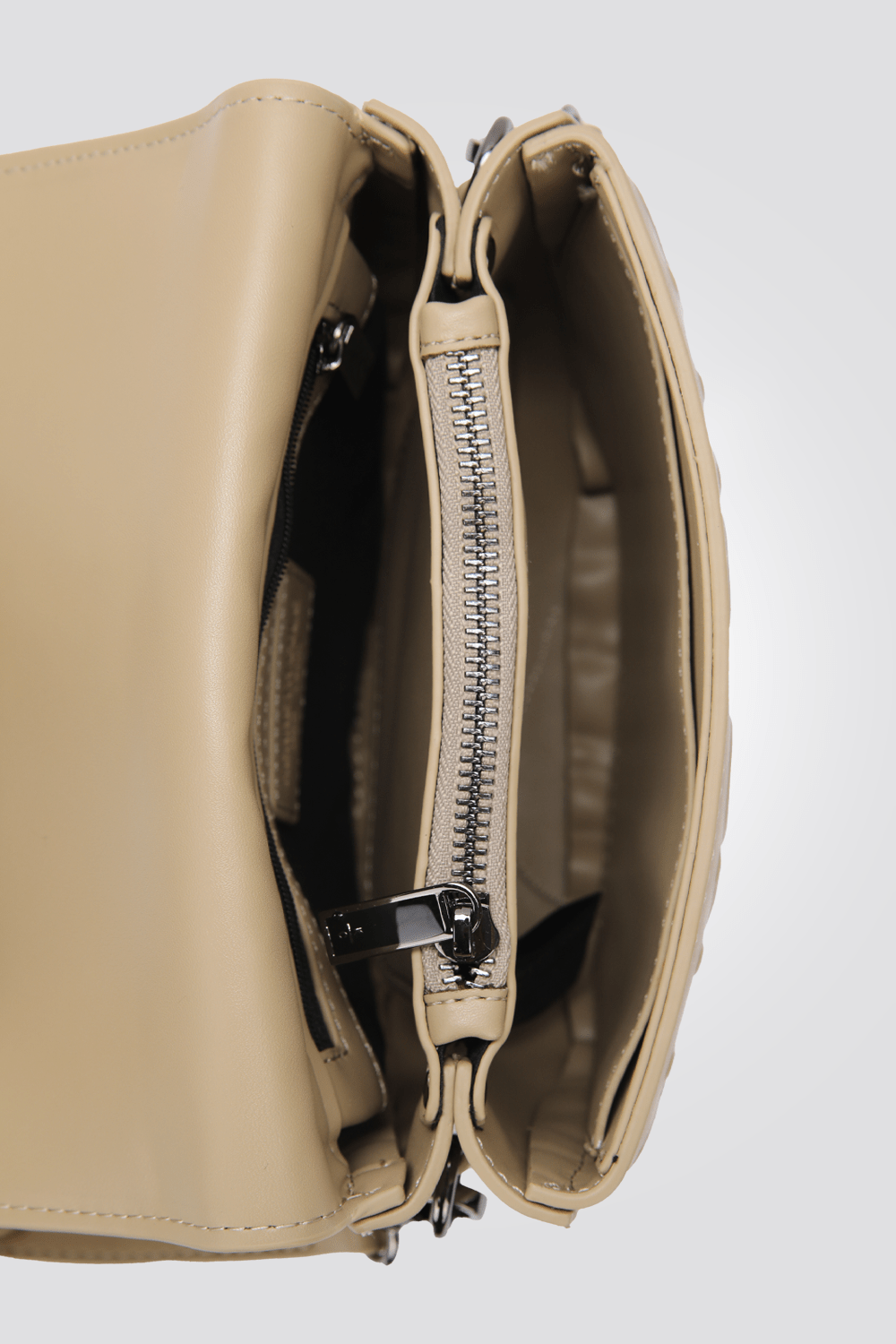 KENNETH COLE - תיק צד CROSSBODY TOTE דמוי עור בצבע בז' - MASHBIR//365