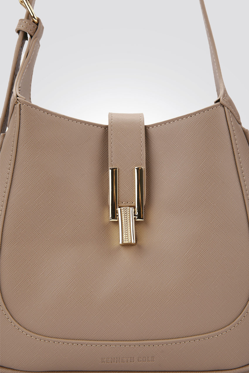 KENNETH COLE - תיק צד דמוי עור בצבע ניוד - MASHBIR//365
