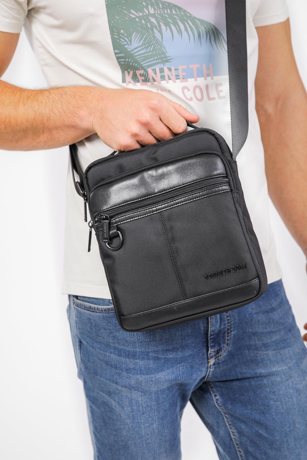 KENNETH COLE - תיק צד לגבר בצבע שחור - MASHBIR//365