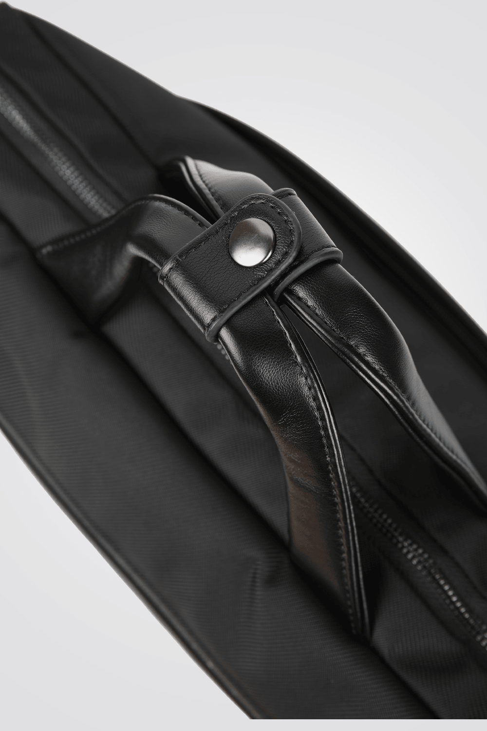 KENNETH COLE - תיק צד עסקי שחור - MASHBIR//365