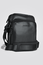 KENNETH COLE - תיק צד עור לגבר בצבע שחור - MASHBIR//365