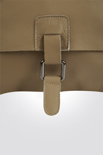 MARTIN JONES - תיק צד עור נשים בצבע בז' - MASHBIR//365