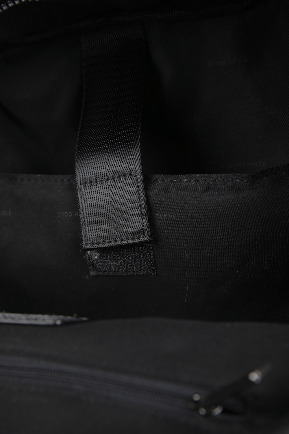 KENNETH COLE - תיק גב בצבע שחור - MASHBIR//365