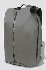 KENNETH COLE - תיק גב גירה מרובעת ירוק זית - MASHBIR//365