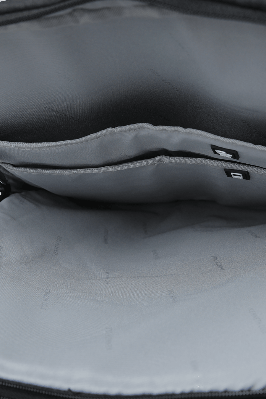 KENNETH COLE - תיק גב לגבר בצבע אפור - MASHBIR//365